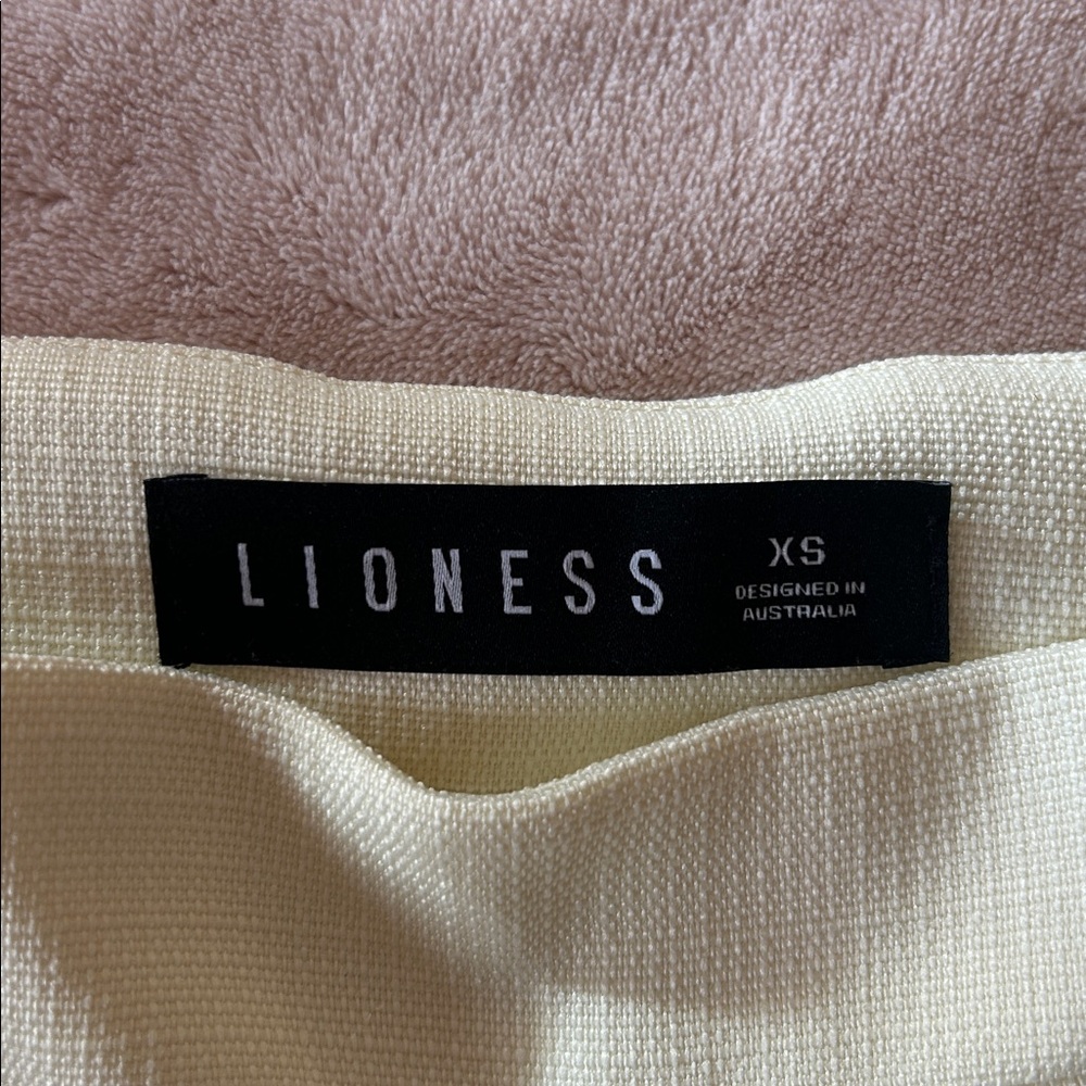 Cream Pleated Mini Skirt - Picture 4 of 8